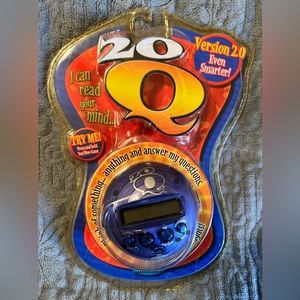 NEW Sealed Radica 20Q 20 Questions Version 2.0   2007 Game Handheld - Blue